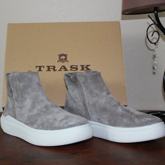 Trask Lila Italian Suede Ankle Boot Size 6.5 - Picture 1 of 7